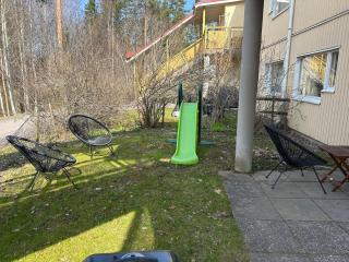 Modern Home with Private Lawn, BBQ & Free Parking in Peaceful Area - Kauniainen - 4
