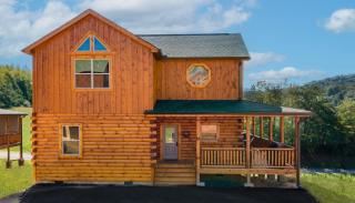 Sasquatch Splash Premier Private Pool Cabin with Hot Tub, Mtn Views, Arcade Games, Excellent Location - Pigeon Forge - 1
