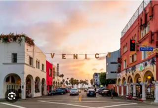 Walk to Santa Monica Beach Pier Boardwalk Venice - 0