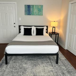 Sunlit Studio with City Charm - Lunt studio rep - Chicago - 0