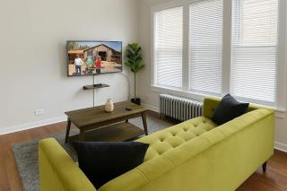 Sunlit Studio with City Charm - Lunt studio rep - 5