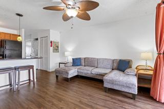 Bayview Condo w Sunset Balcony Walk to Beach - 0