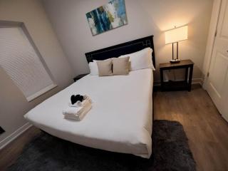 Sleek Style 3BR Haven - Free Parking - Ashland 2N - Chicago - 6