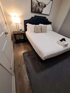 Sleek Style 3BR Haven - Free Parking - Ashland 2N - Chicago - 1