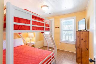 My Eagles Nest Vacation Home•Sleeps 10•Beach House Pool Hot Tub - Myrtle Beach - 2