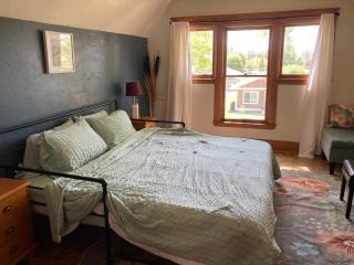 Victorian Guest Getaway-20mins to Glacier National Park-10mins to airport! - Columbia Falls - 4