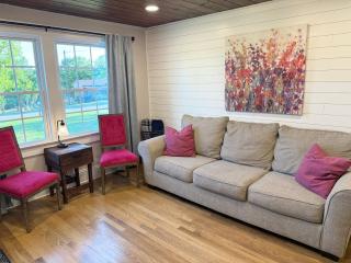 Little Bit-A-Cozy, 2BR Retreat - Hickory - 1