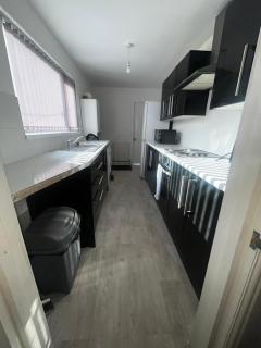 Spacious 3 Bedroom Home Free Parking - Middlesbrough - 4