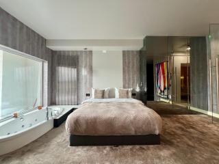 Urban Bliss Jacuzzi - 6