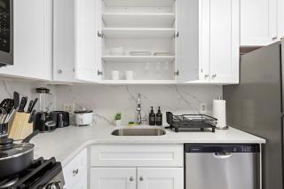 Cozy Family Getaway - NYC & NWK with free parking - 5