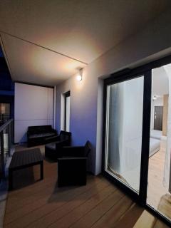 Refurbished Lodge with Balcony in Perfect Location of Wrocalw - Breslavia - 5