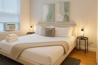 Modern 2BR with Reliable Wi-Fi - Roscoe 30 - Chicago - 0