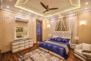 luxurious 2bhk soundproof in gold crest mall - Lahore - 0
