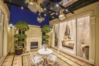 luxurious 2bhk soundproof in gold crest mall - Lahore - 5