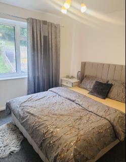 Stylish 3BR Home in High Wycombe - 1