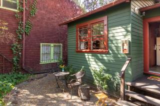 Charming Garden Cottage & Walk to UC & BART & Parking - 1