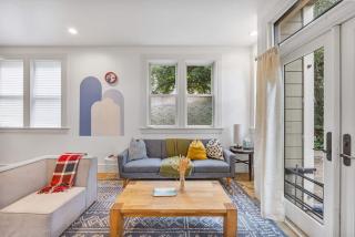 #Urban Elegance 3BR With Parking Near UC BART & Downtown - 0