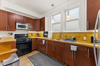 #Urban Elegance 3BR With Parking Near UC BART & Downtown - 3