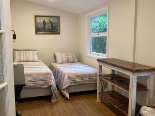 The Saddle Road Farmhouse - 9