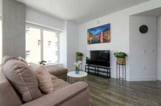 Stunning 3BR High-rise with Pool, Spa & Rooftop Views - Los Angeles - 7