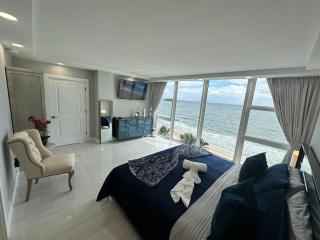 Ocean Front on Fort Lauderdale Beach 2 br Condo Apartment - 0