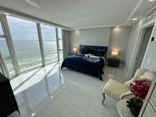 Ocean Front on Fort Lauderdale Beach 2 br Condo Apartment - 7