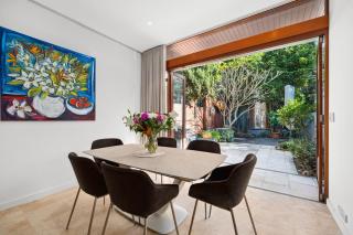 Stylish Fully Renovated Luxe 3BR, 2BA Balmain Terrace near Parks, Ferry, Cafes & Pubs - Sydney - 5