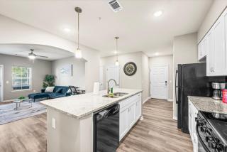 Gorgeous 2BR 2BA Condo Only 10 Mins to the Beach - Melbourne - 1