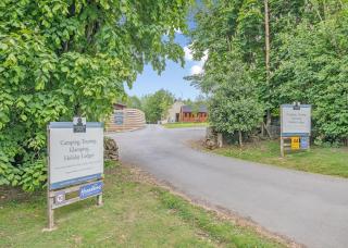 Longnor Wood Holiday Park - Longnor - 9