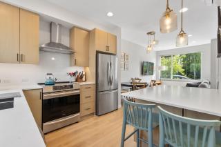 Modern Ballard Retreat Walk to Cafes & Parks - 2