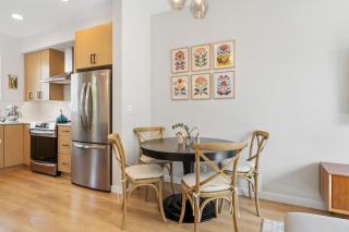 Modern Ballard Retreat Walk to Cafes & Parks - 8