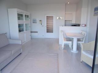 Apartment in Nieuwpoort with sea beach - 6