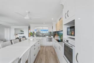 The Cove - best ocean views - sleeps 6 - 1