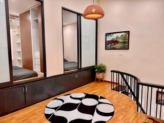 OldQuarter Centre wNetflix - Hanoi - 9