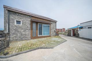 Jeju One Pet-Friendly Private Pension - 1