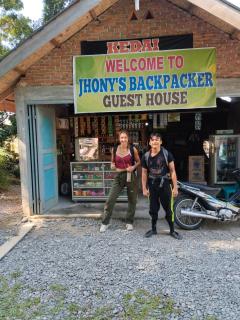 Jhony's Backpacker-Guest House only stay here book treking with us - Bukit Lawang - 7