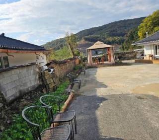 Goryeong Wide House with a Large Yard - - 4