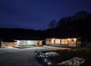 Goryeong Wide House with a Large Yard - - 0