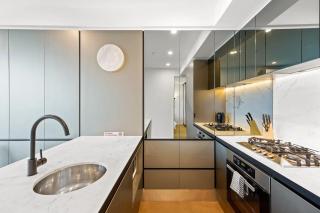 Premier Tower - Modern CBD Apt 45th Floor home - Melbourne - 5