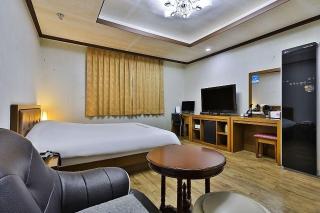 Gumi Okgye Modern Business Hotel - Gumi - 0