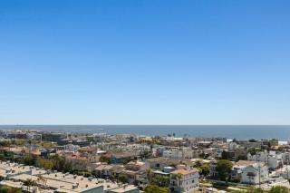 Oceanview 3BR in Marina del Rey! Breathtaking Coastal Views - Los Angeles - 4