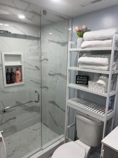 Private 2bedroom separate apartment Separate entrance Full privacy 2 car parking smoke and pet free - Pickering - 8
