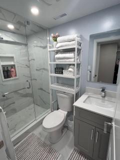 Private 2bedroom separate apartment Separate entrance Full privacy 2 car parking smoke and pet free - Pickering - 9