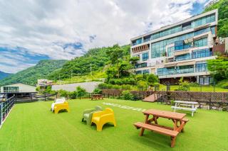 Gapyeong Pension White Cube 24 Spa Pension - 6