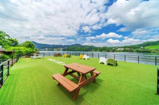 Gapyeong Pension White Cube 24 Spa Pension - 4