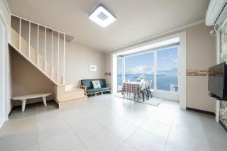 Yeosu Flower Day Ocean View Spa Couple Family Pension - 8