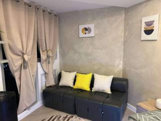Azure Homestay with Pool near Malls and City View - San Fernando - 8