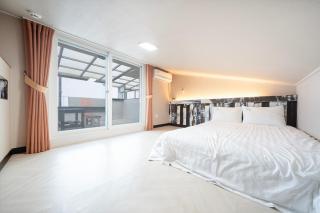 Yeosu Flower Day Ocean View Spa Couple Family Pension - 7