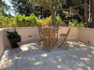 Spacious Home in the Forest - Pebble Beach - 9