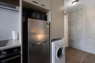 Cozy Studio - Private Balcony Bath and Tub - Lower Hutt - 2